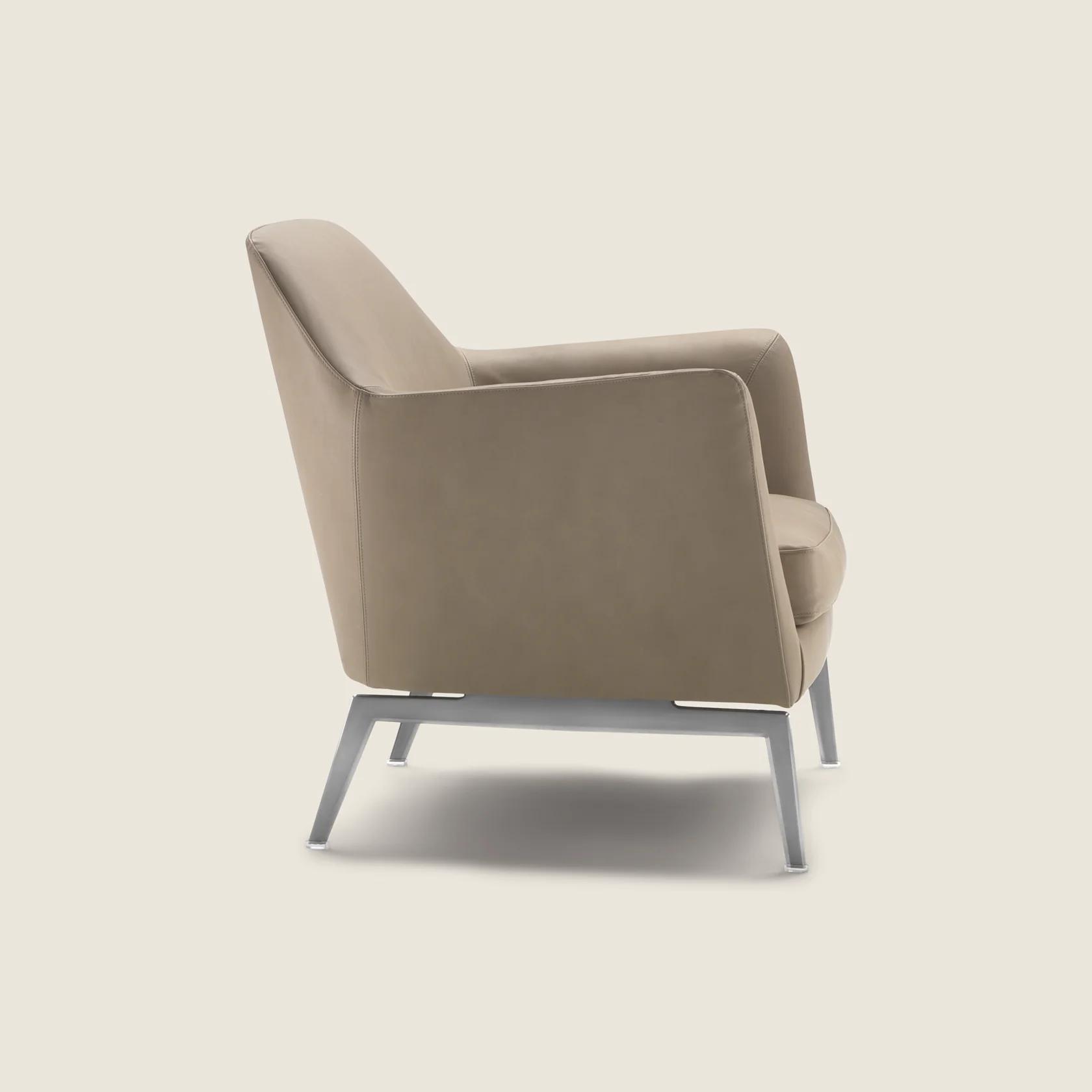 022601_01_LUCE_ARMCHAIR.png