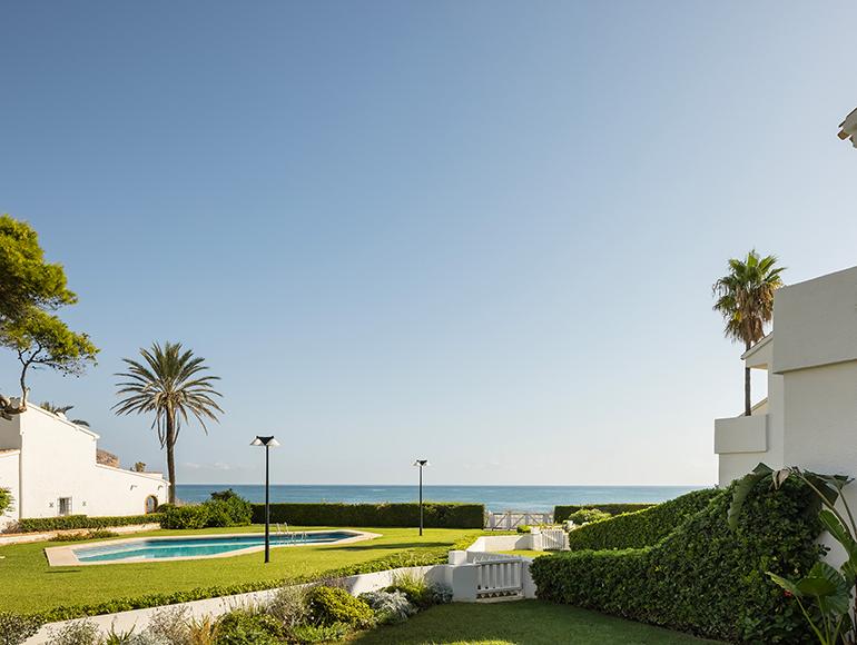 The view of the sea from the patio of the house