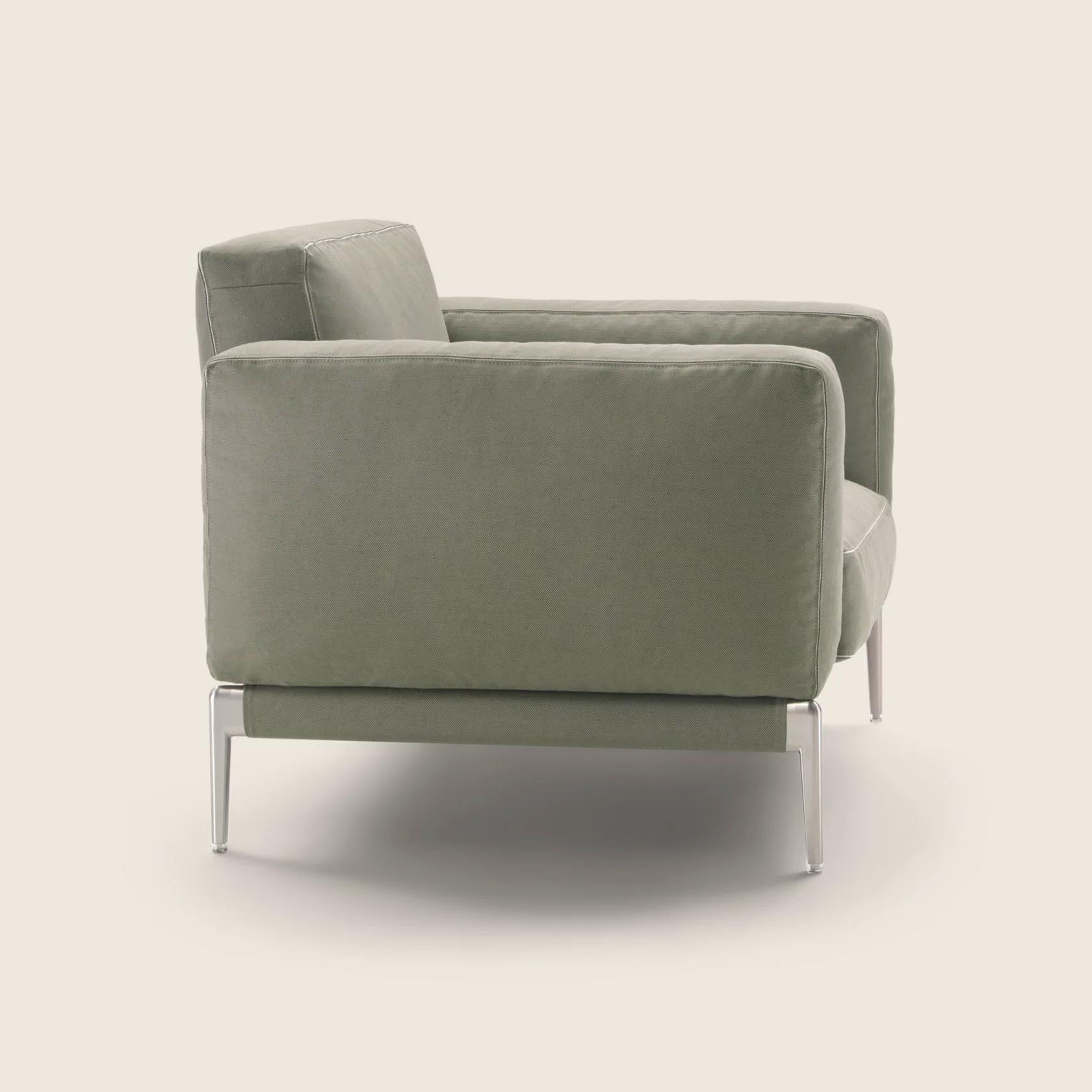 0264F1_ROMEO COMPACT_ARMCHAIR_02.png