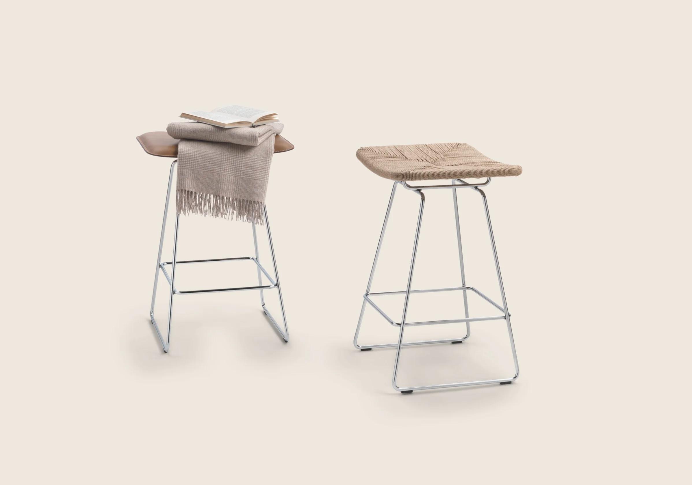 028060_ECHOES_STOOL_SET_03.png