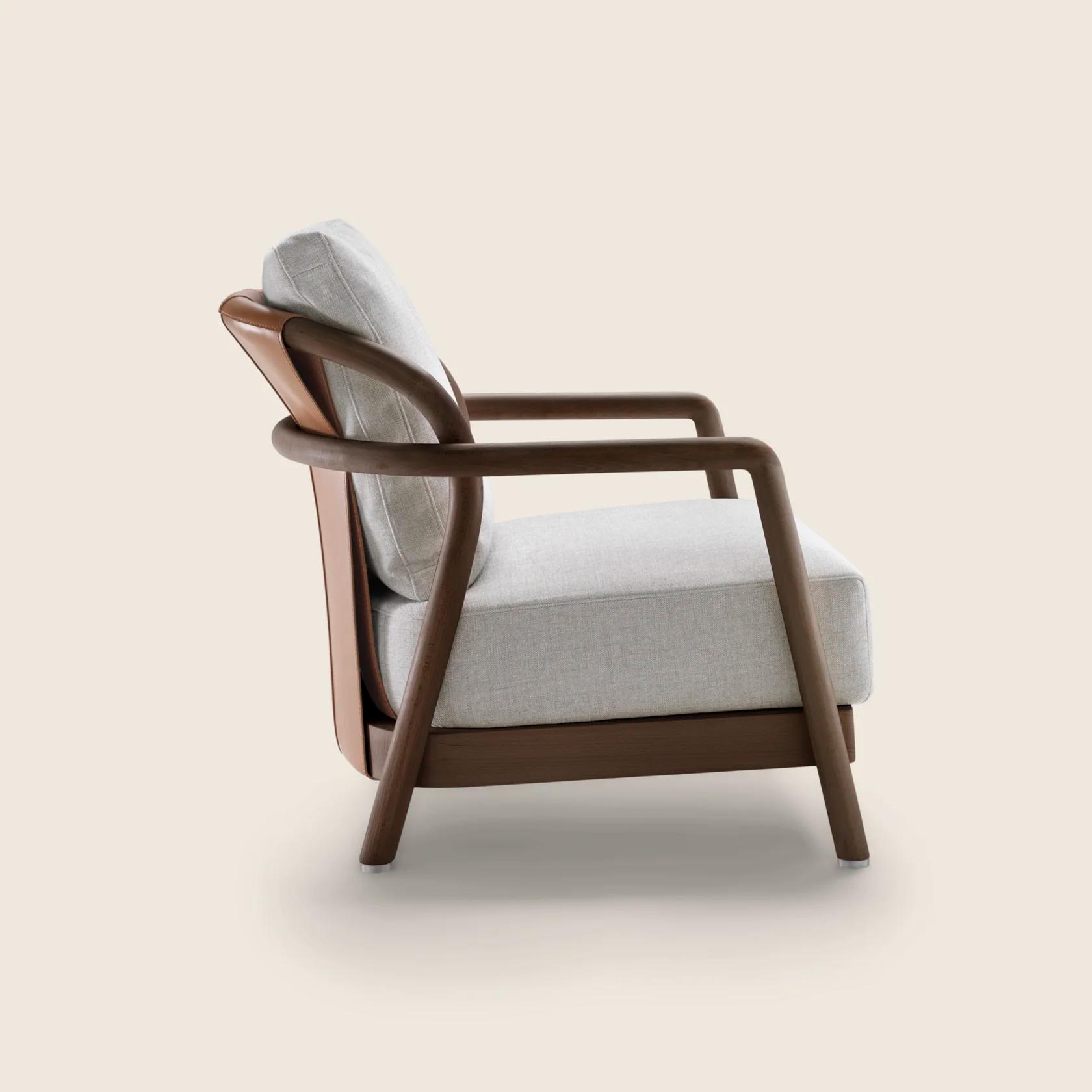 025121_ALISON_ARMCHAIR_03.png