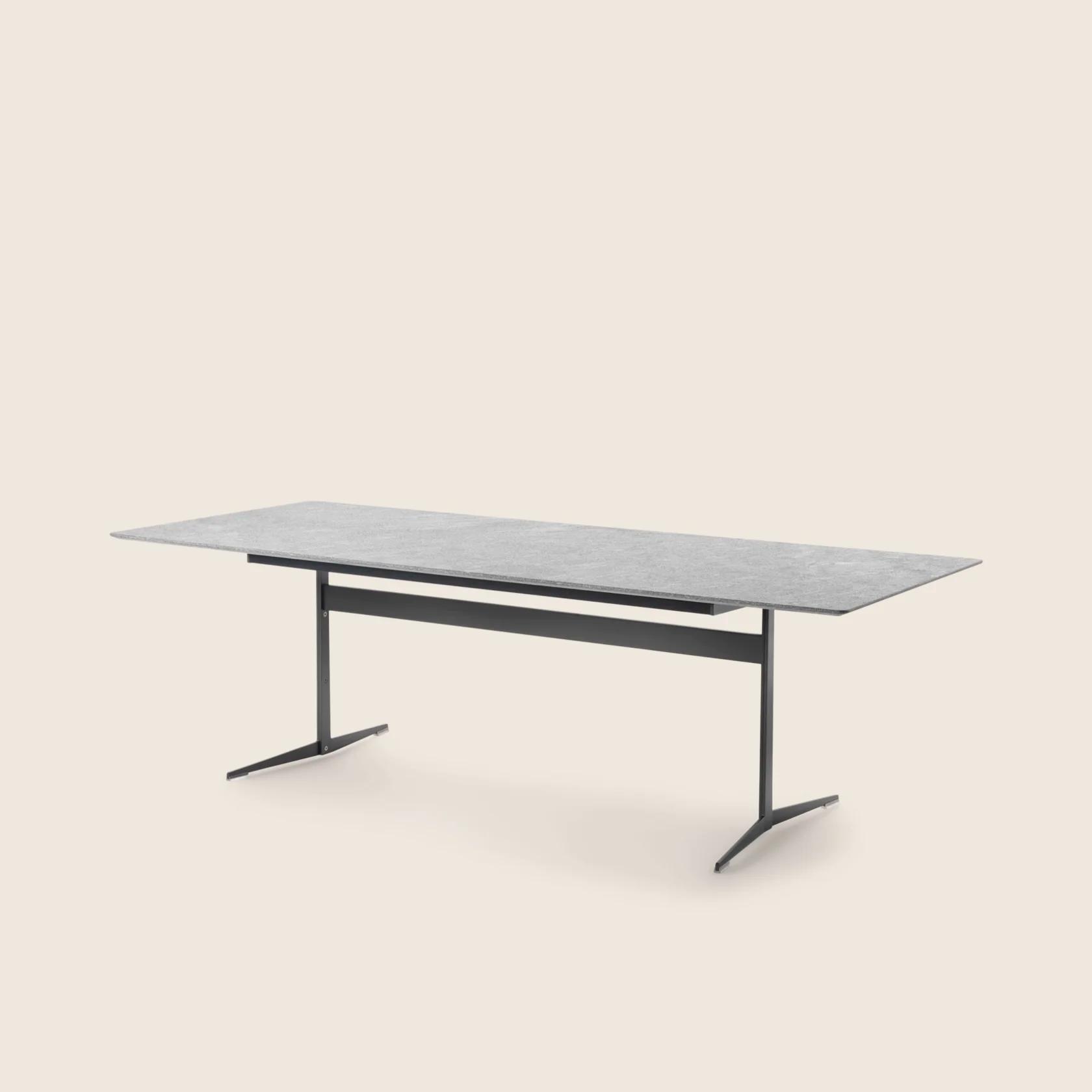 014XL8_FLY OUTDOOR_TABLE_02.png