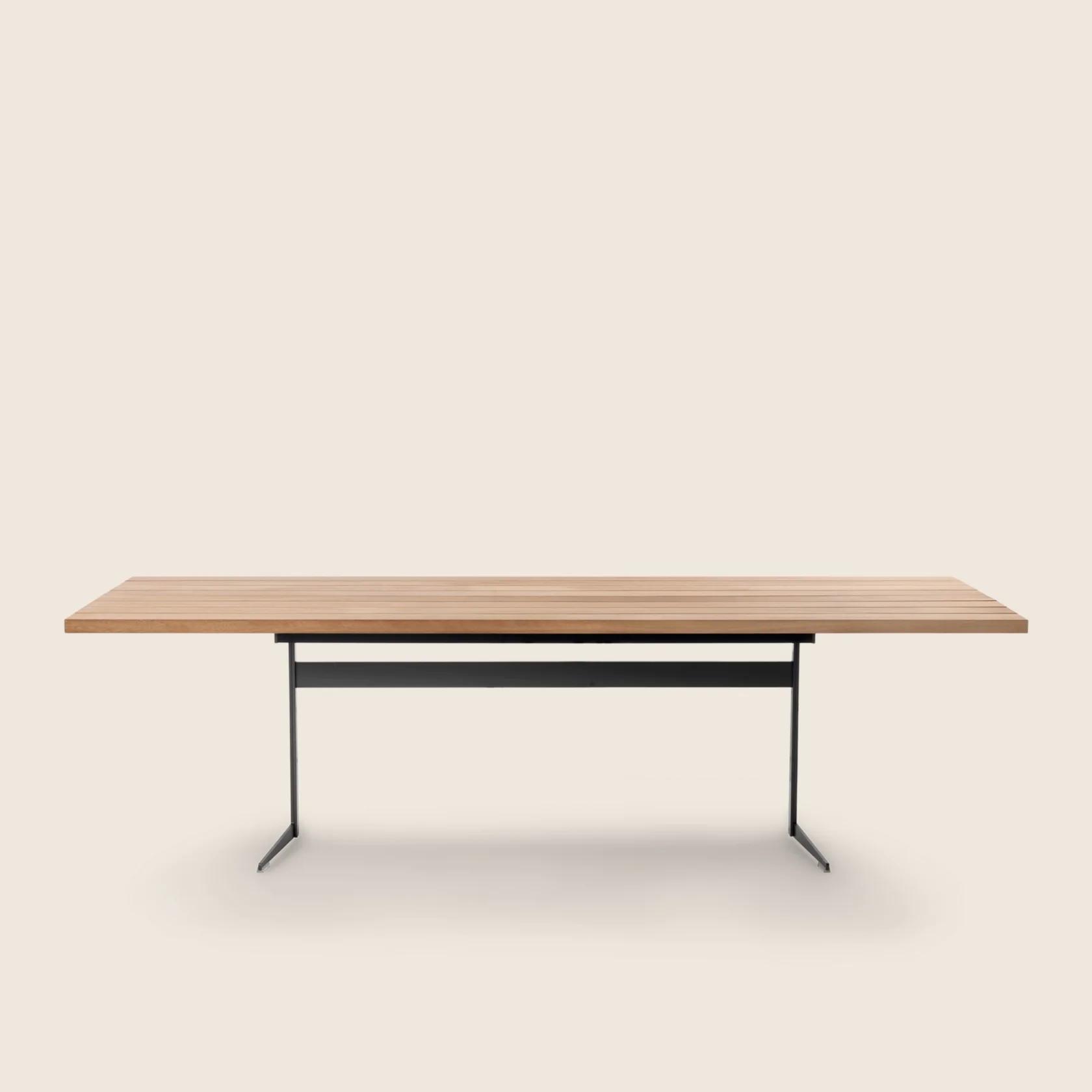 014XL8_FLY OUTDOOR_TABLE_03.png