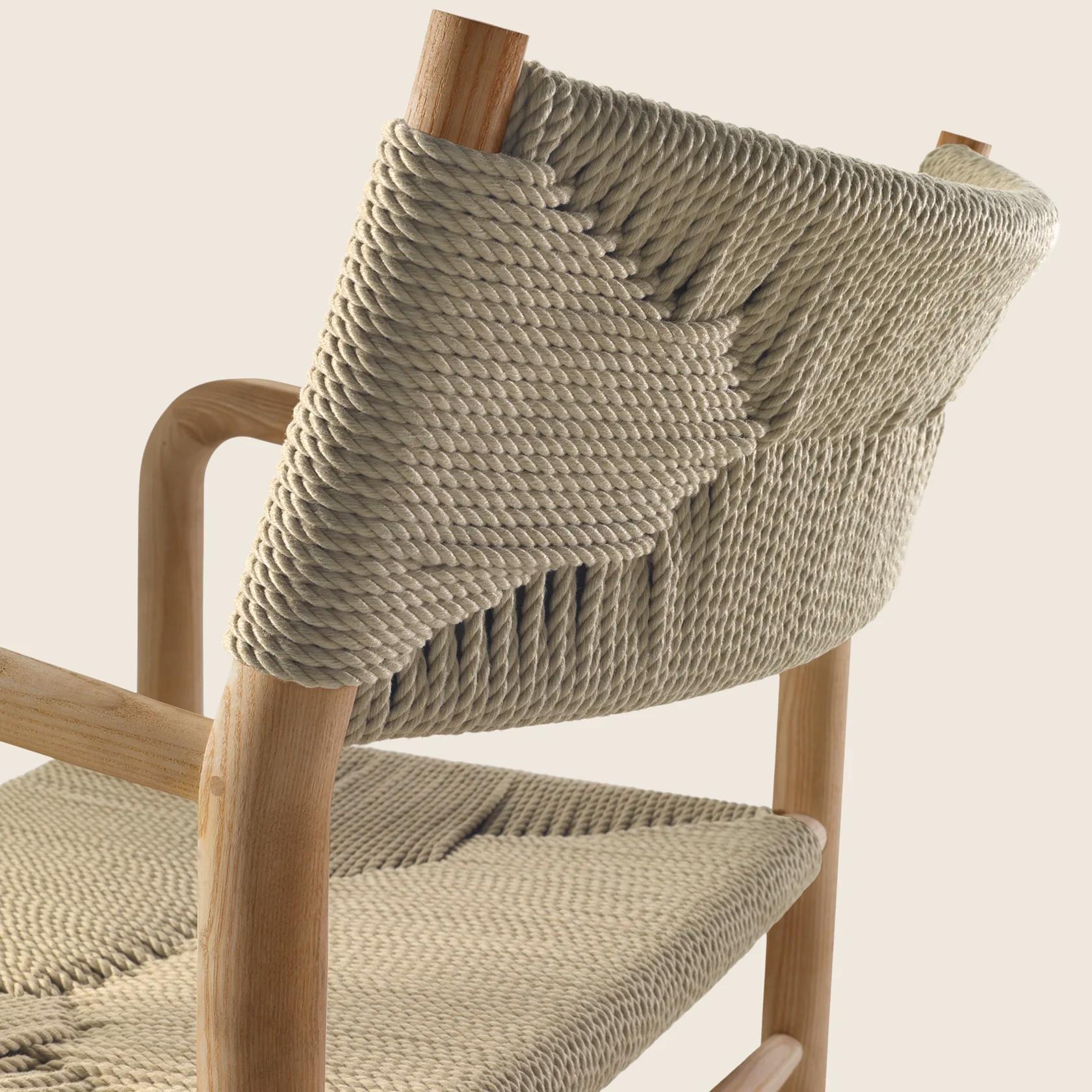 02D4C1_KIM_OTD_ARMCHAIR_DET_01_Q.png