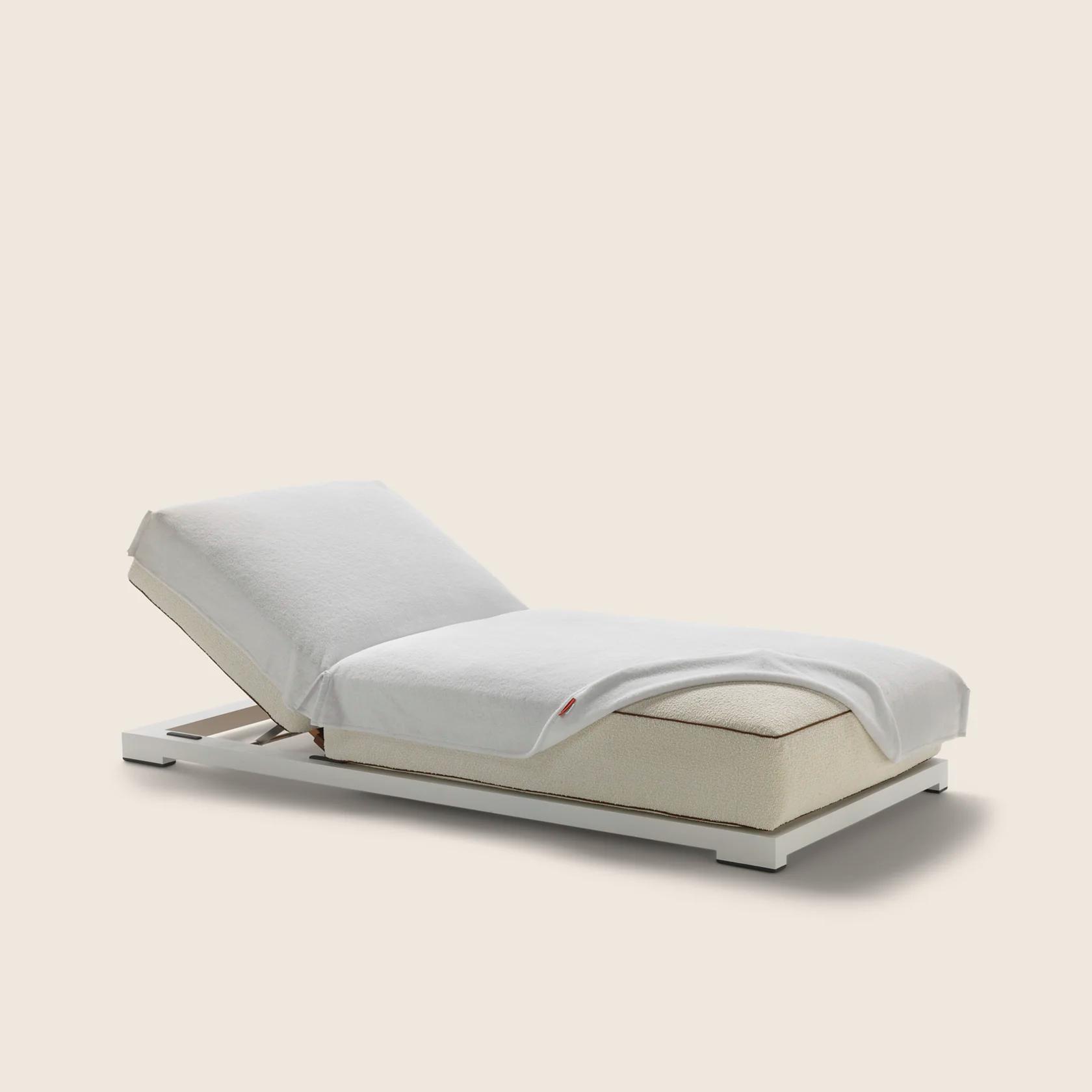 02B3G8_MILOS_DAYBED_07.png
