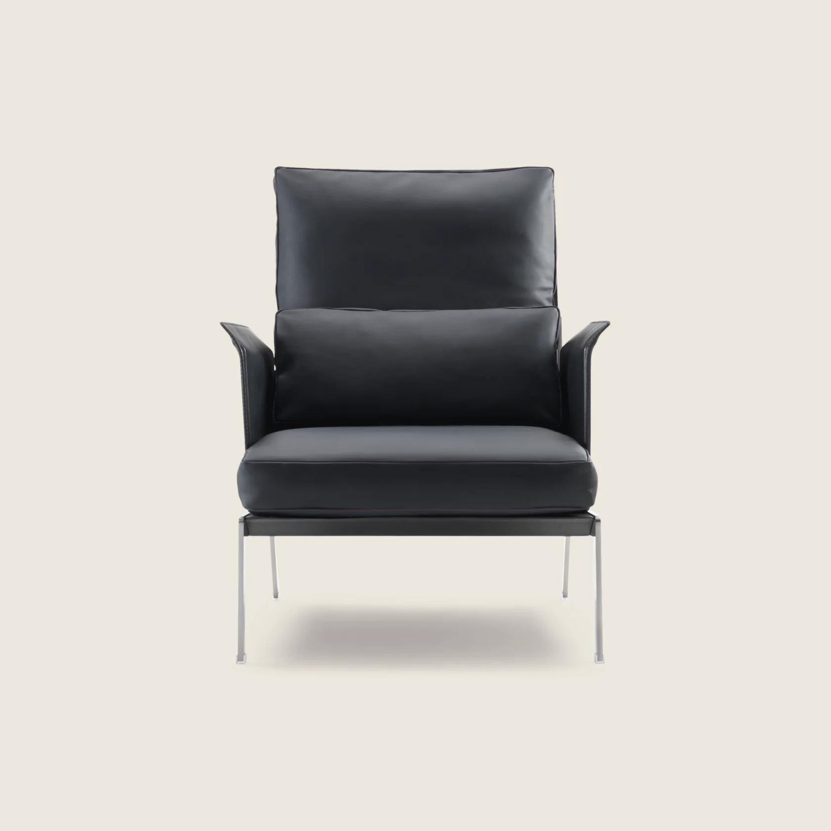 014B01_HAPPY HOUR_ARMCHAIR_02.png