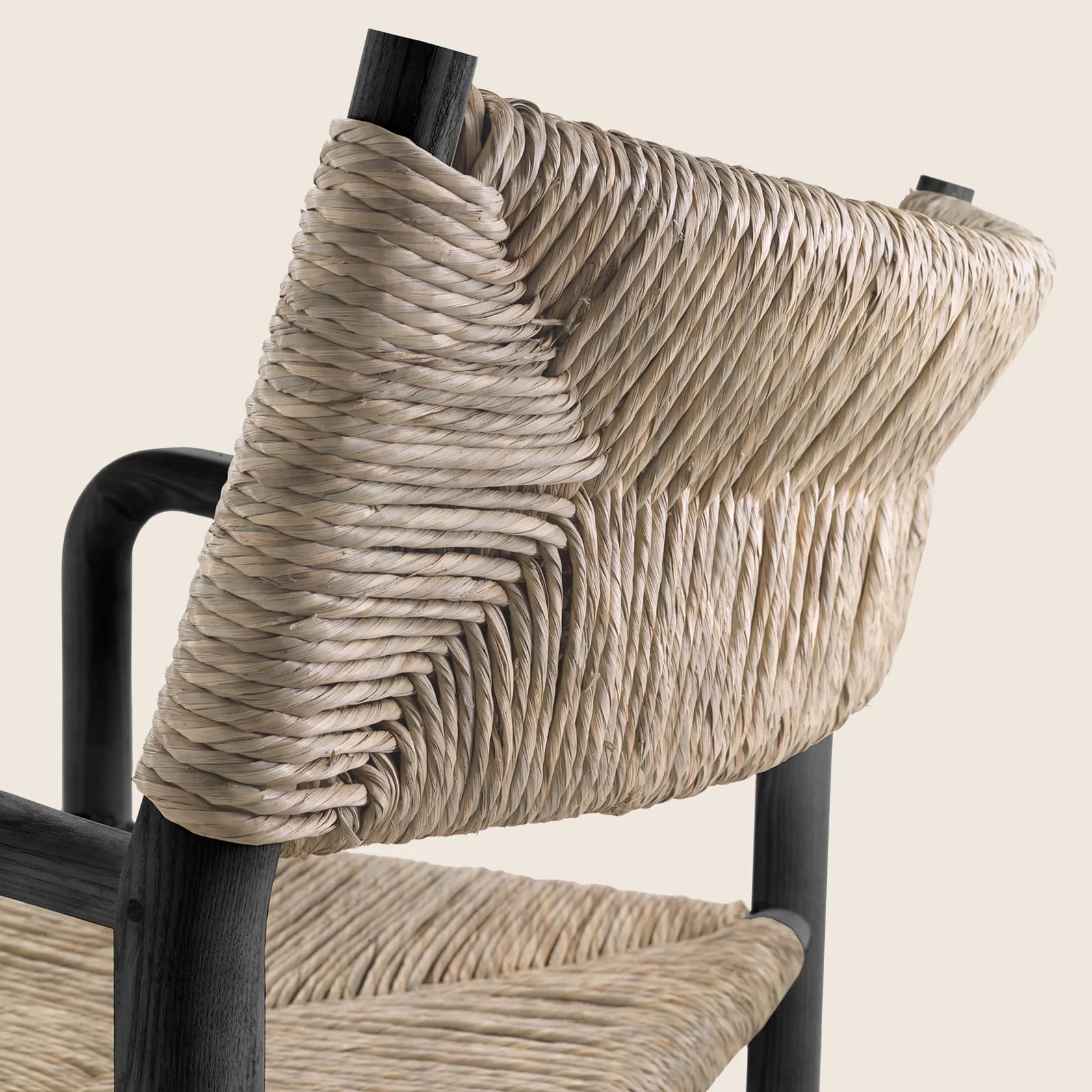 02D421_KIM_ARMCHAIR_DET_01_Q.png