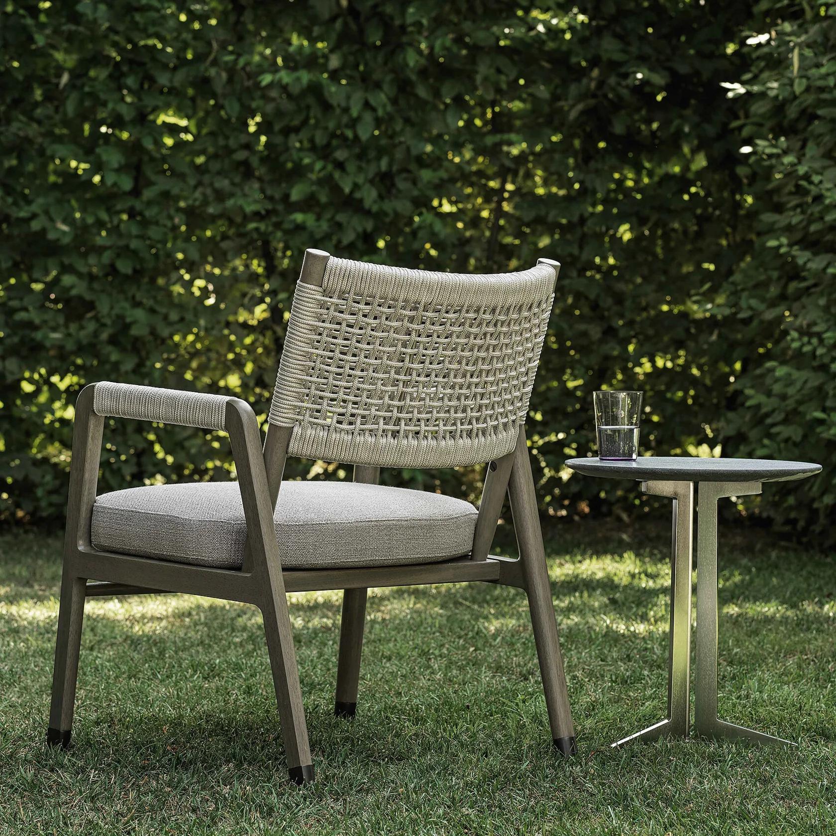 0256C1_ORTIGIA OUTDOOR_ARMCHAIR_SET_03_Q.jpg