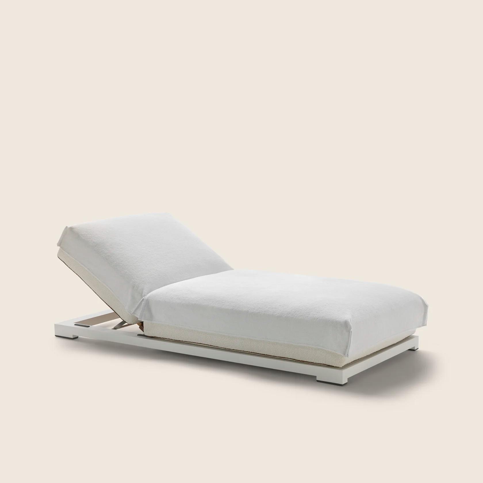 02B3G8_MILOS_DAYBED_08.png