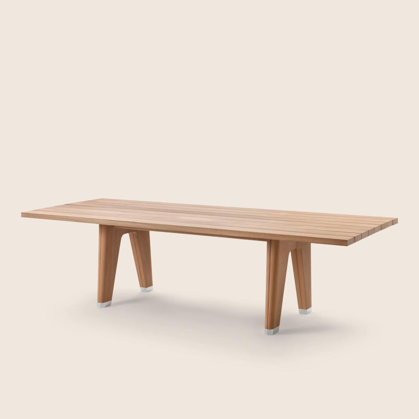 0240L0_MONREALE OUTDOOR_TABLE_02.png
