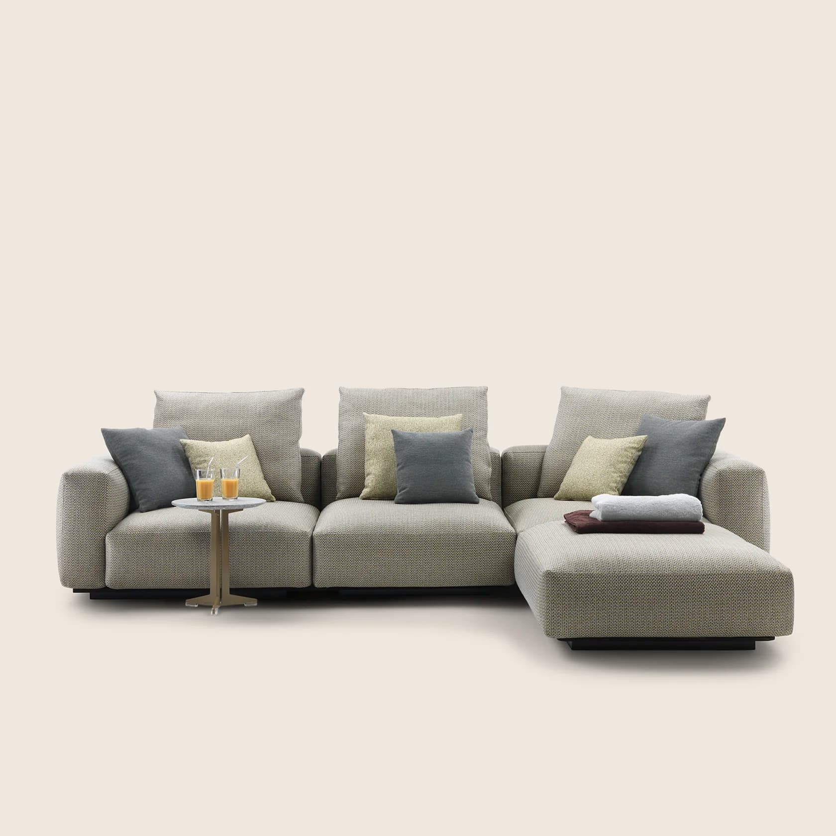 0269B0_GRANDEMARE OUTDOOR_SECTIONAL_SET_01_Q.png