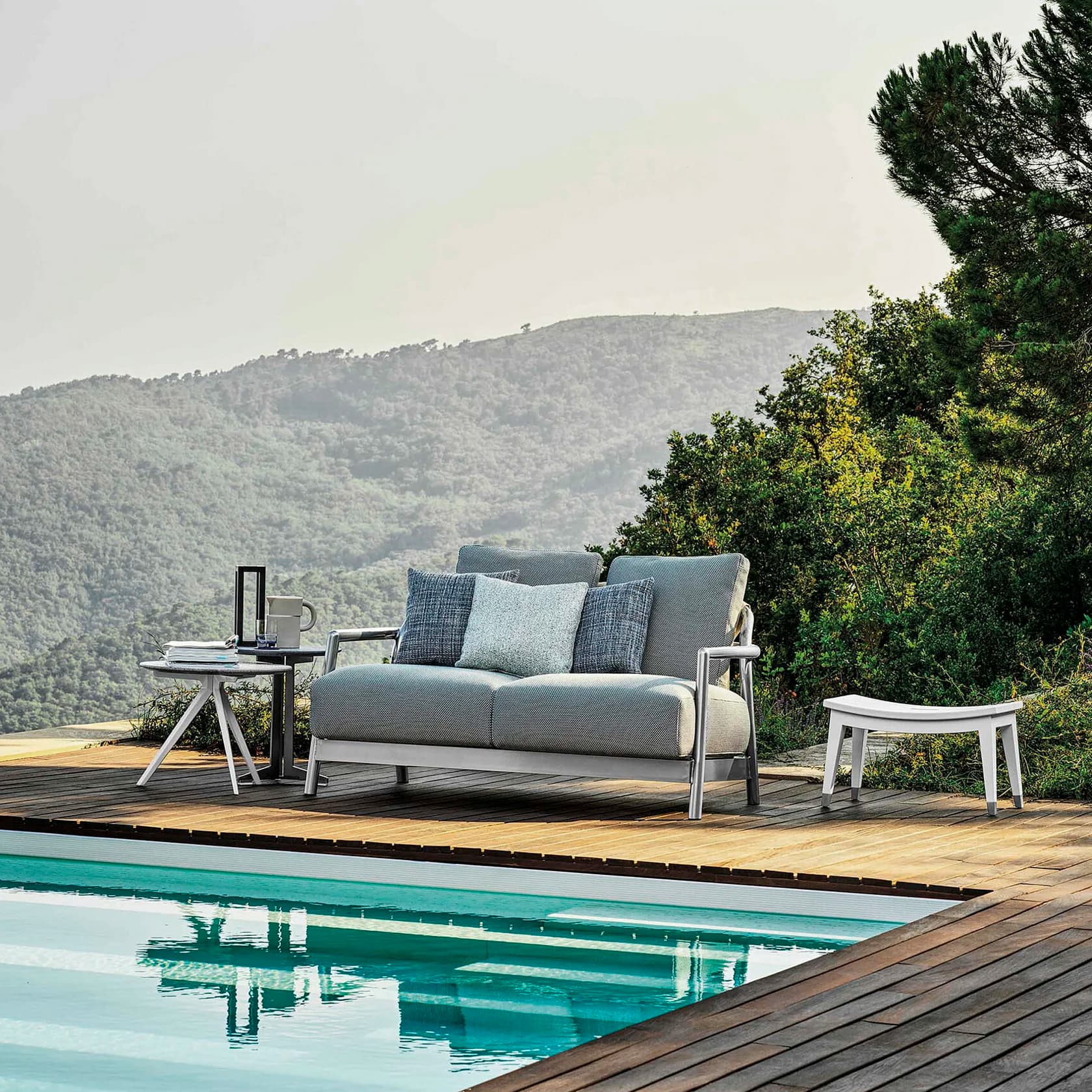 0251C2_ALISON OUTDOOR_STANDALONE_SET_02_Q.jpg