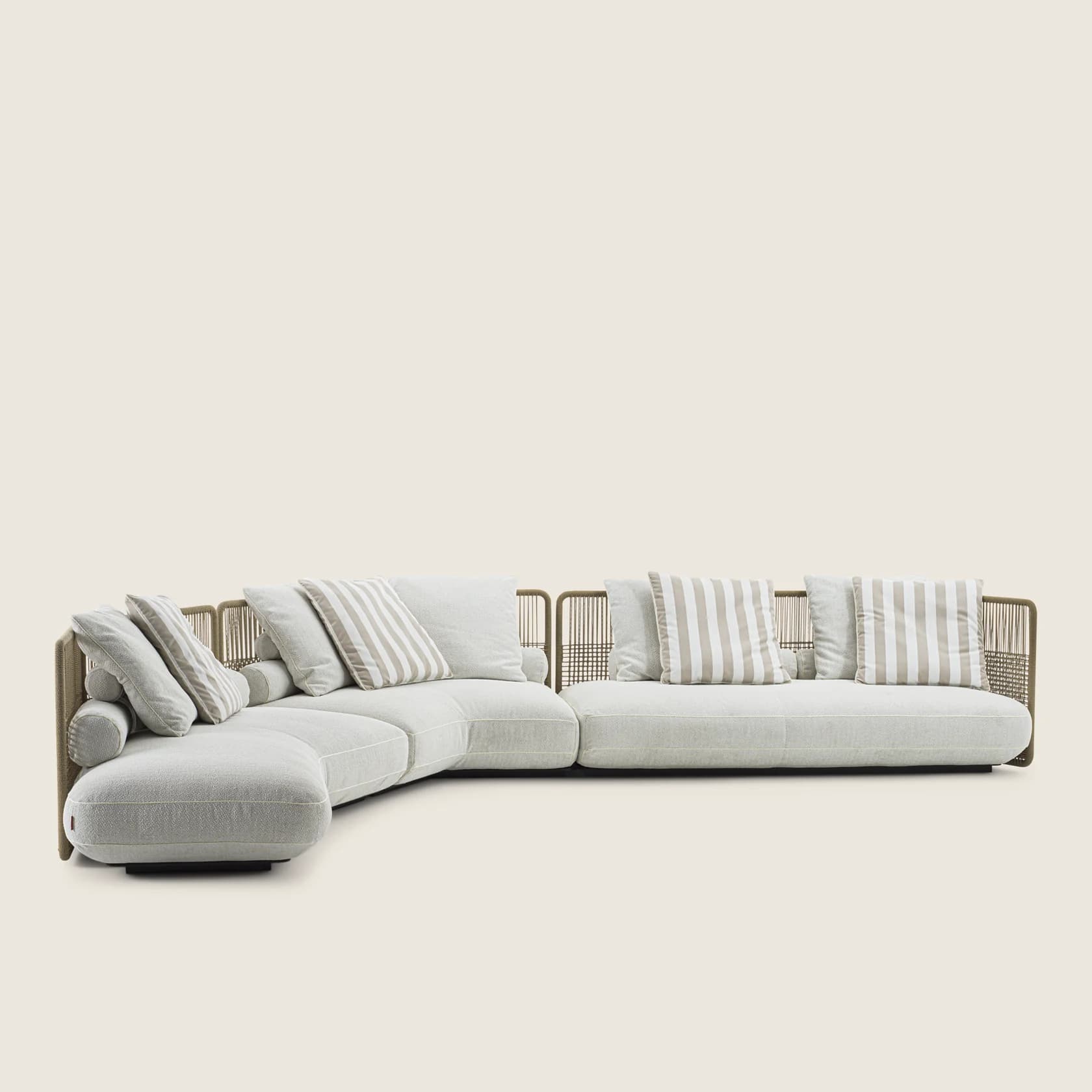 02F6B1_EVERETT_OTD_SECTIONAL_SOFA_02.png